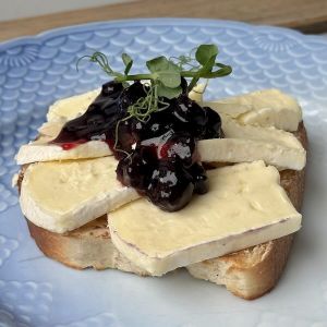 Den hvide dame med solbærkompot